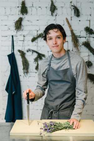Why some restaurants are stopping service charge | Julian Bentivegna