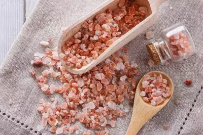 Himalayan pink salt on a linen cloth Himalayan pink salt on a linen cloth