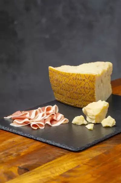 Flavours of Europe with Prosciutto di Parma PDO and Grana Padano PDO | A slate with Italian cheese and ham