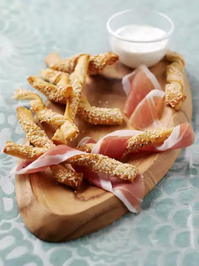 Prosciutto di Parma PDO and Grana Padano PDO cheese | Cheese straws wrapped in Prosciutto di Parma PDO