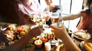 Dinner party and restaurant etiquette examples | People cheersing Dinner party and restaurant etiquette examples | People cheersing
