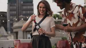 Graffigna | Woman opening a bottle of Graffigna wine Graffigna | Woman opening a bottle of Graffigna wine