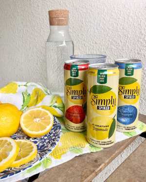 Summer drinks | Simply Spiked Lemonade cans Summer drinks | Simply Spiked Lemonade cans