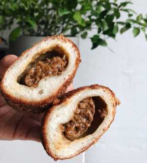 Tsuchi cafe | A kare pan, curry bread cut open at Tsuchi cafe in Toronto Tsuchi cafe | A kare pan, curry bread cut open at Tsuchi cafe in Toronto