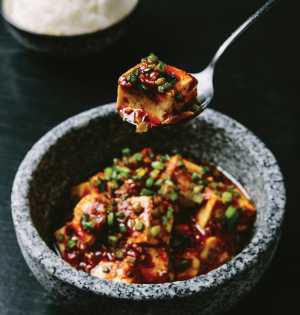 What is tofu made of? | Scooping up a tofu dish at Michelin-recognized Mimi Chinese What is tofu made of? | Scooping up a tofu dish at Michelin-recognized Mimi Chinese