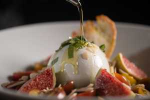 Food and wine pairings | Burrata and fig salad Food and wine pairings | Burrata and fig salad