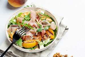 Food and wine pairings | Grilled peach salad with prosciutto and crumbled goat cheese Food and wine pairings | Grilled peach salad with prosciutto and crumbled goat cheese