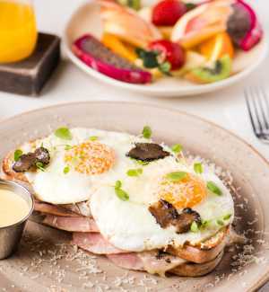 White vs brown Eggs | Croque Madame at OEB Breakfast Co. White vs brown Eggs | Croque Madame at OEB Breakfast Co.
