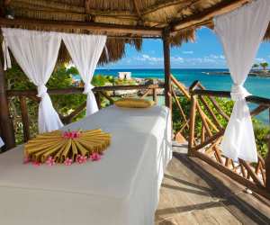 A beachfront massage at the Grand Sirenis Cancun