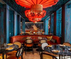 The dining room inside Honey Chinese