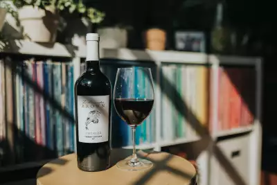 Z. Alexander Brown Uncaged Cabernet Sauvignon against a bookshelf