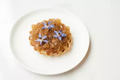 Henry's wine bar | Beef tartare tart with pho gelee