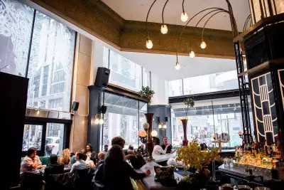 Happy hours in Toronto | Inside Le&ntilde;a restaurant