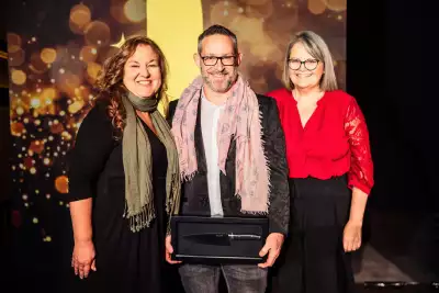 The 2024 foodism ICON Awards | Jason Bangerter with his award at the foodism ICON Awards