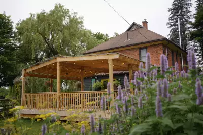 Outdoor dining experiences in Canada | The farmhouse at Down Home in Grey County, Ontario