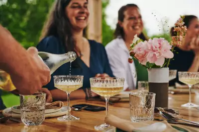 Outdoor dining experiences in Canada | Pouring drinks at Les Cocagnes in Frelighsburg, Q.C.