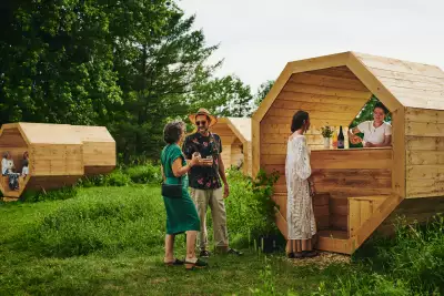 Outdoor dining experiences in Canada | People at Les Cocagnes in Frelighsburg, Q.C.