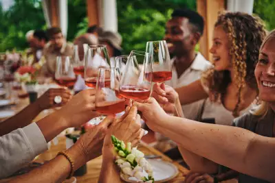 Outdoor dining experiences in Canada | People cheersing wine at Les Cocagnes in Frelighsburg, Q.C.
