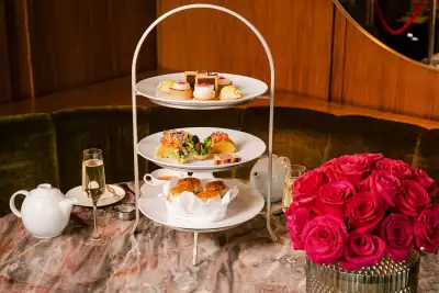Mother's Day gifts | A tier of afternoon tea at dbar by Daniel Boulud at Four Seasons Yorkville