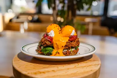 Eggs Benedict at Gateau Ghost