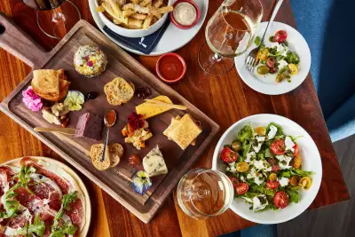 Friday Harbour's Lake Club Restaurant | lunch at the resort