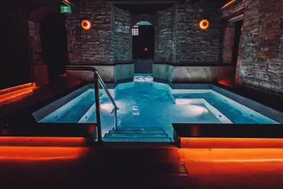 Kingston | Bathhouse at the Belvedere