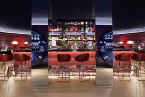 Restaurants with art | Mirrors glint around the bar at Sofia