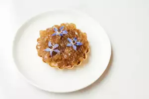 Henry's wine bar | Beef tartare tart with pho gelee
