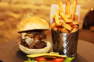 Toronto breweries | A burger at Folly Brewpub