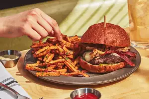 Best Winterlicious restaurants in Toronto | The Drake Burger
