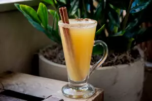 Romantic restaurants in Toronto | Cozy Apple cocktail at Harriet's Rooftop in Toronto