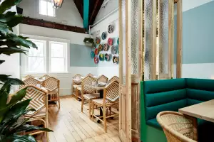 Romantic restaurants in Toronto | Inside Chubby's Jamaican Kitchen