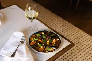 New restaurants Toronto | Mussels 'Nduja and wine at Vinoteca Pompette