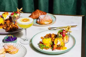 Markham restaurants | A spread of brunch dishes and mocktails at Glass Kitchen in Markham