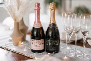 Trius Winery sparkling wine | A bottle of Trius Brut Rosé and Trius Brut sit on a table next to champagne flutes