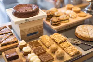 Farm-to-table dining in Qu&eacute;bec: Pastries at Domaine des 15 Lots in Montr&eacute;al