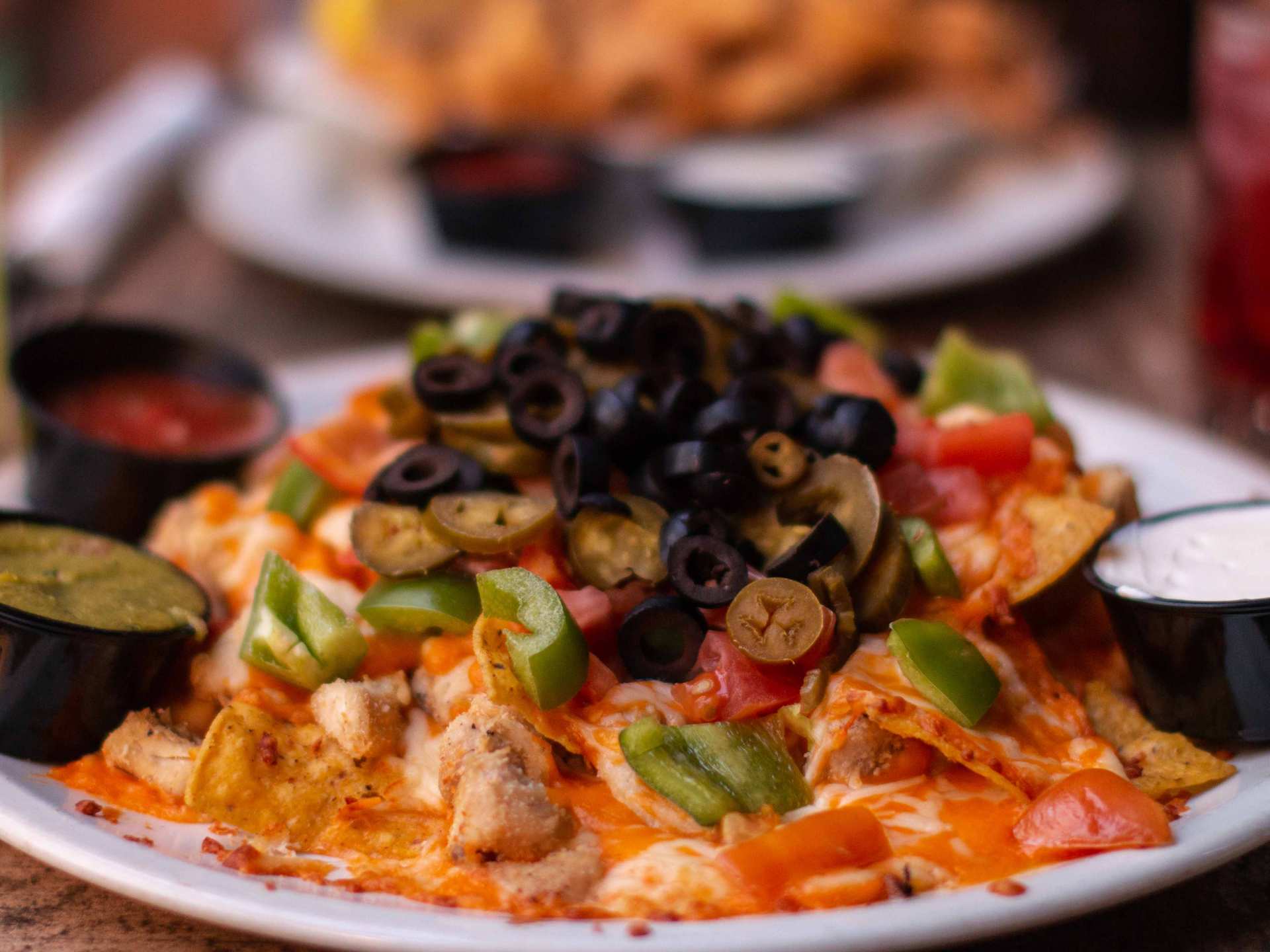 Late night food in Toronto | A big plate of nachos at Hemingway's