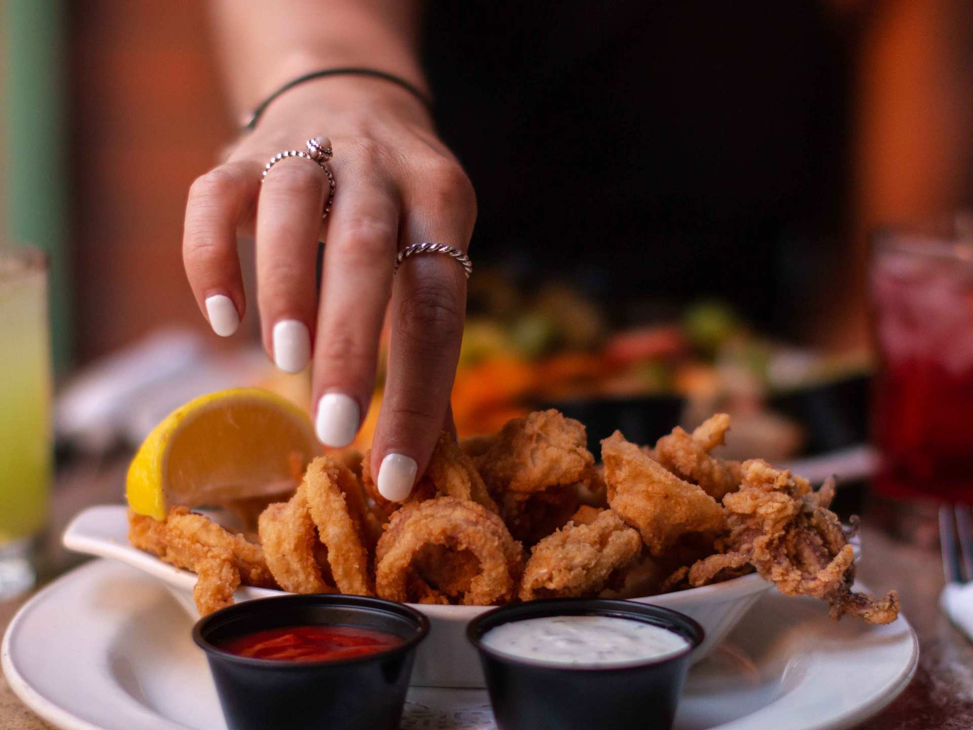 Late night food in Toronto | A person picking up calamari at Hemingways