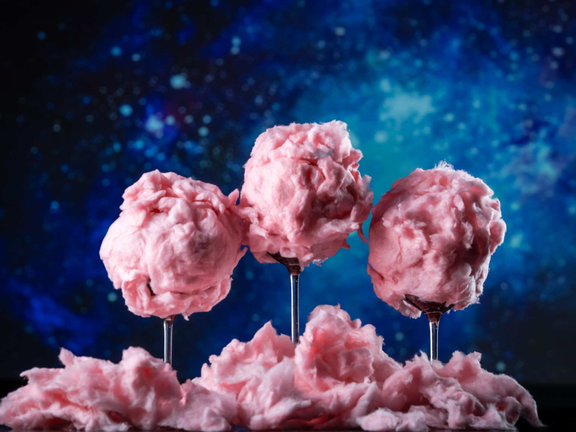 Best cocktail bars in Toronto | Cotton candy covered cocktails at Offworld bar