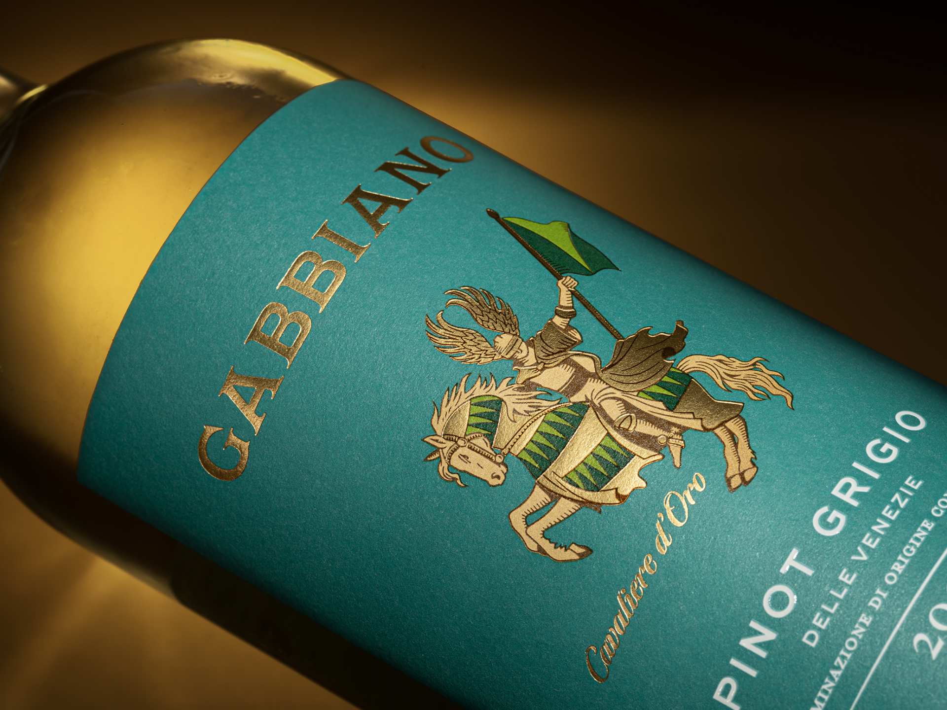 The green label close up of Gabbiano Pinot Grigio IGT The green label close up of Gabbiano Pinot Grigio IGT