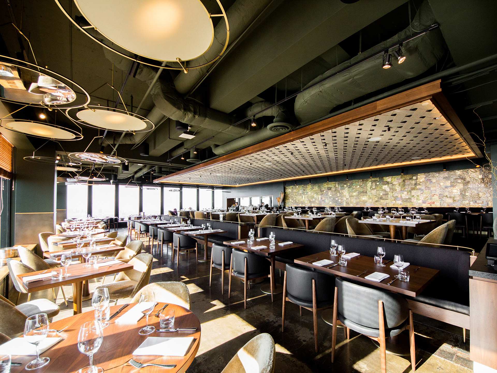 The best downtown Toronto restaurants | Guests enjoying a meal at Canoe