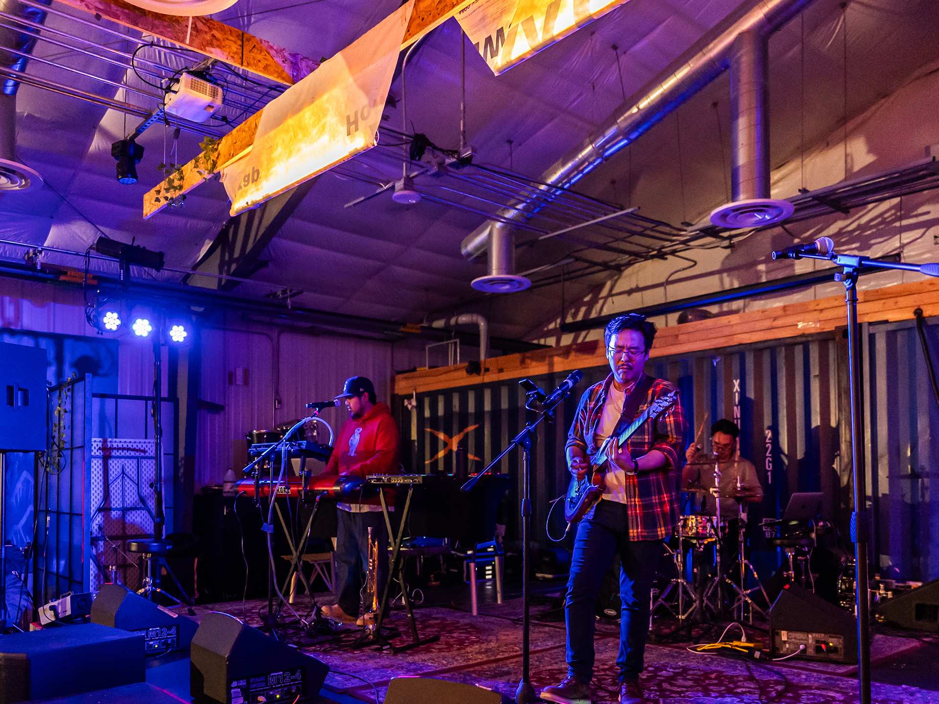 Christmas bars and markets in Toronto | Live music at Stackt Holiday Hills