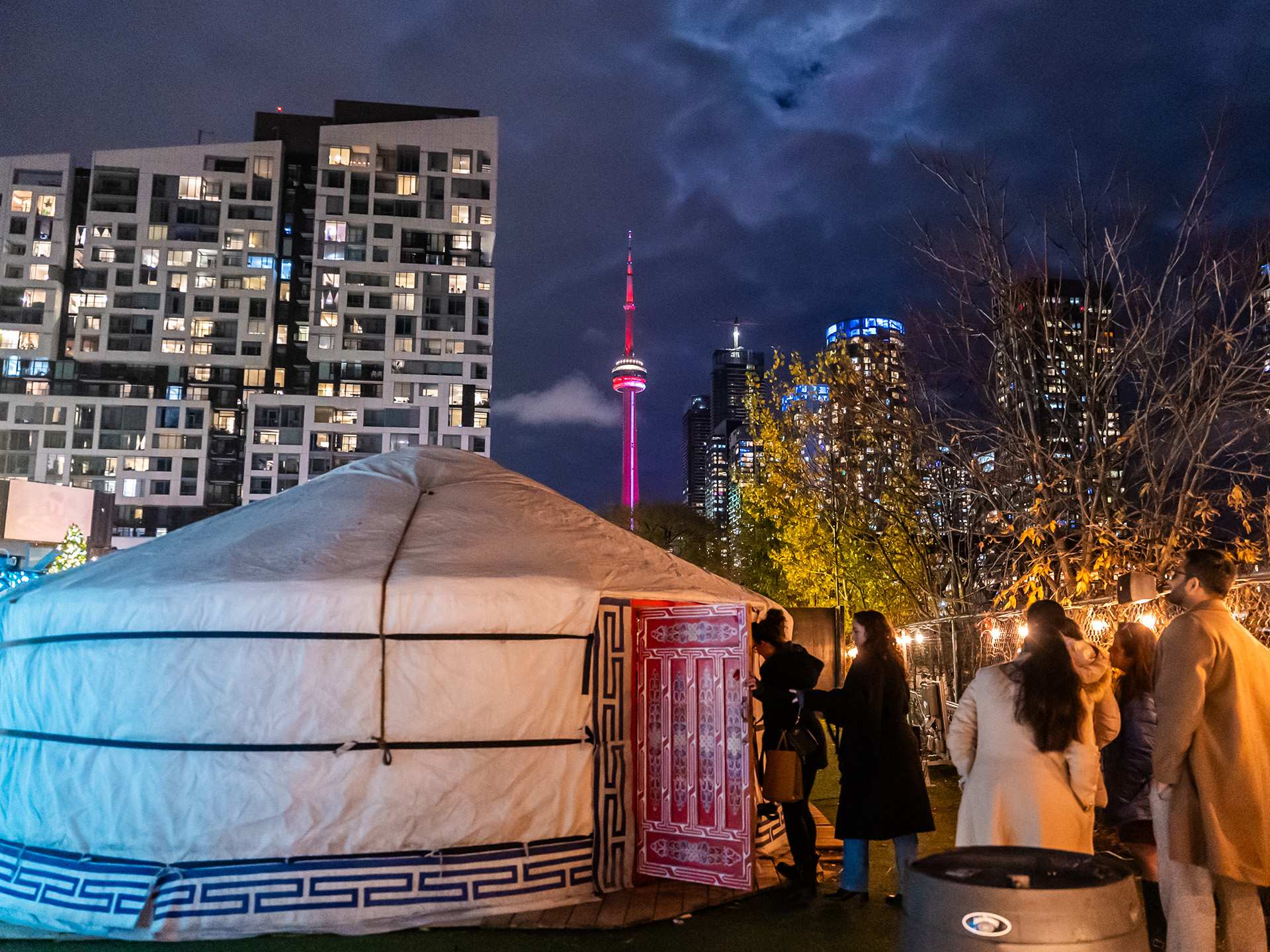 Christmas bars and markets in Toronto | The whisky speakeasy at Stackt Holiday Hills