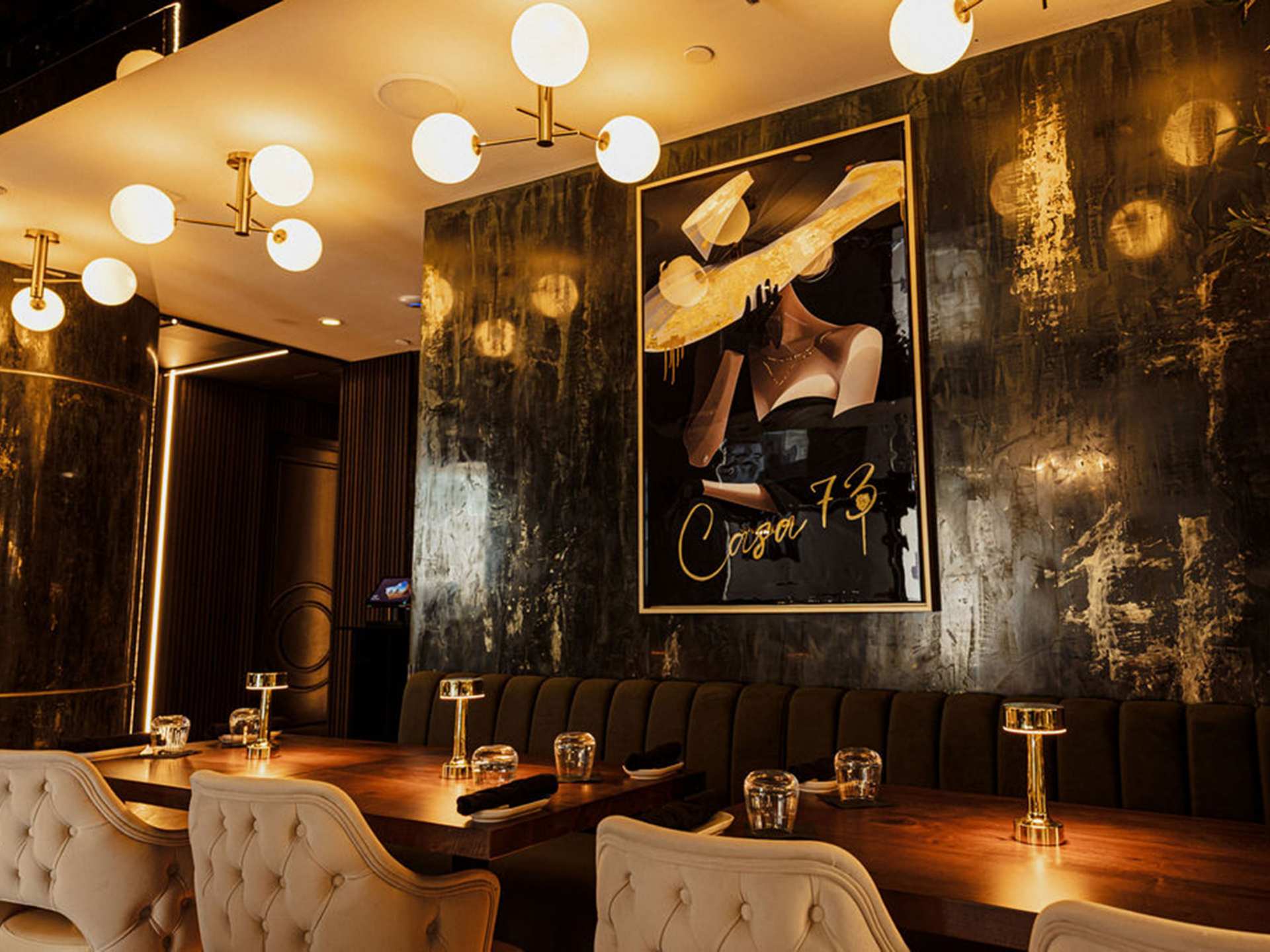 New restaurants Toronto | The art and dining room at Casa 73