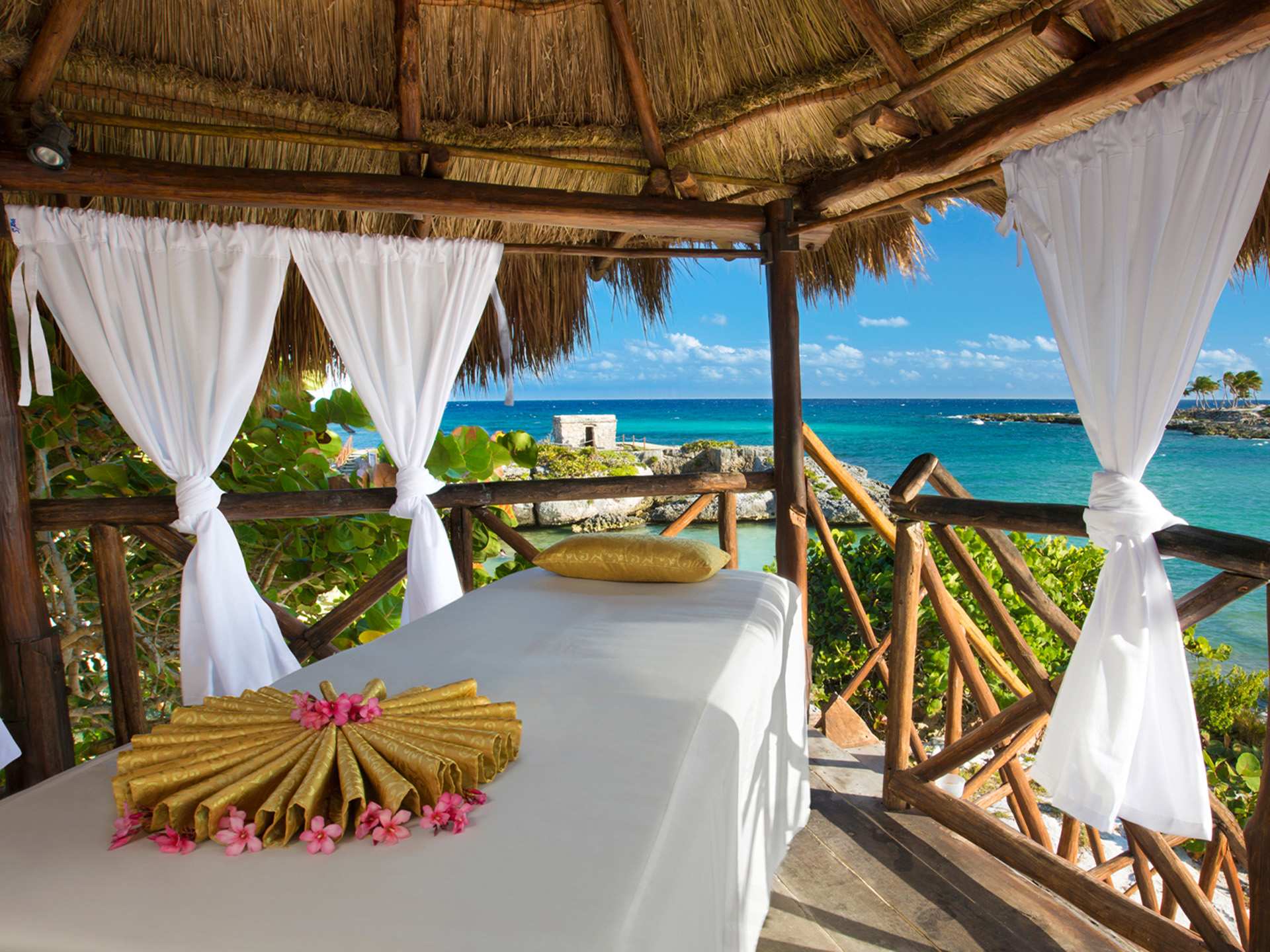 A beachfront massage at the Grand Sirenis Cancun