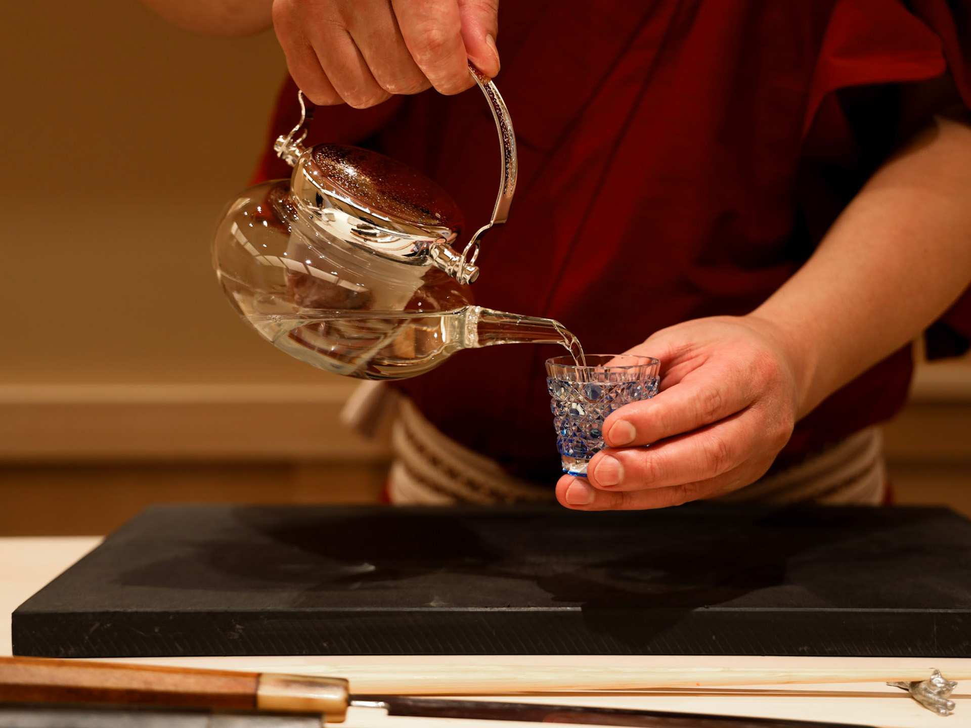 Best restaurants Toronto | Pouring tea at Sushi Kiwami