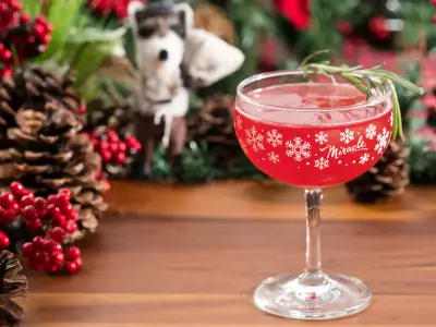 Miracle Toronto | Festive cocktail at Toronto holiday pop up Miracle