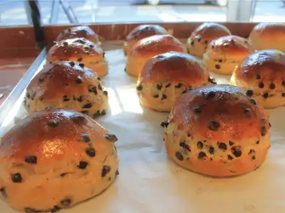 Toronto's best desserts | Aux Merveilleux de Fred chocolate brioche