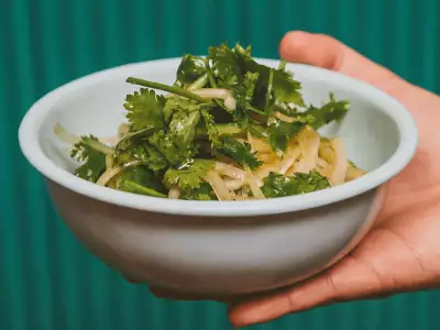 Best restaurants Toronto | Sunnys Chinese tiger salad