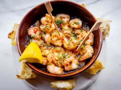 Happy hours in Toronto | Garlic shrimp at Luma